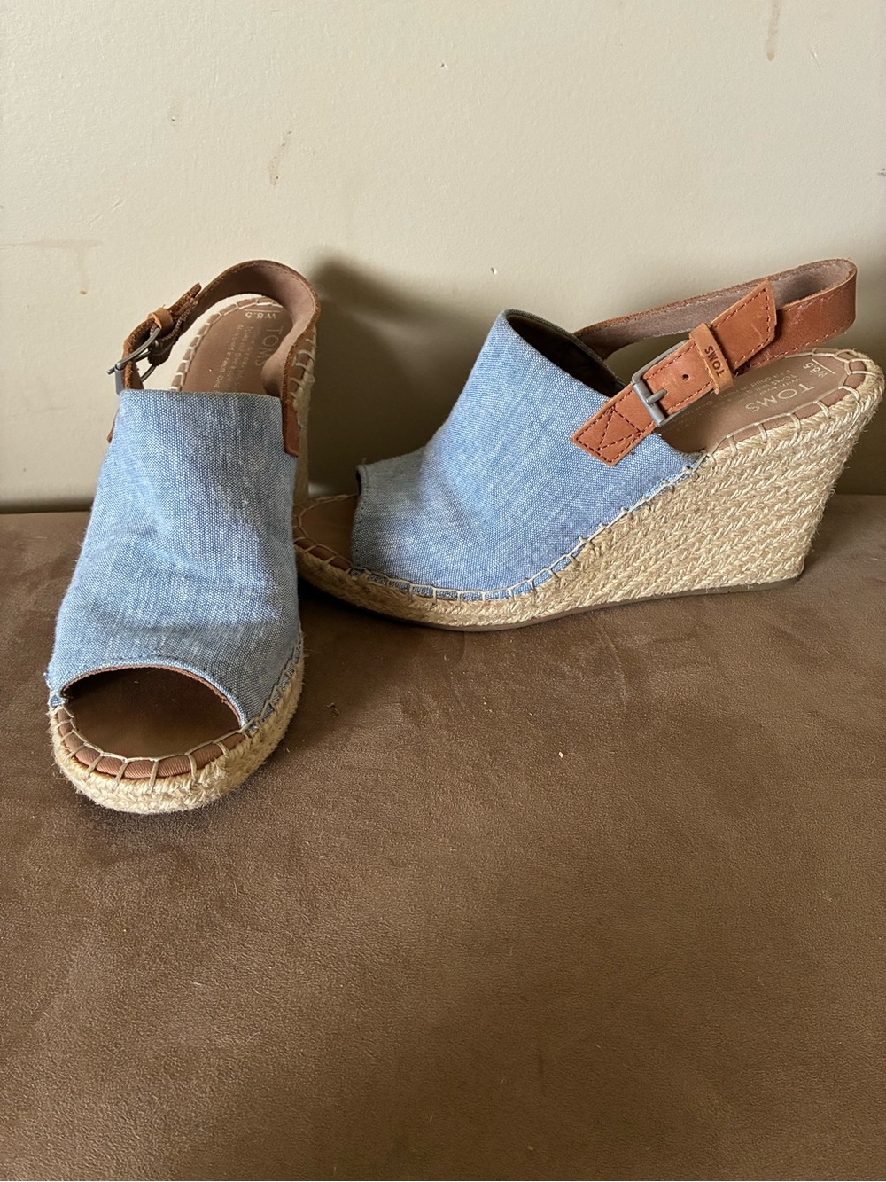 TOMS Light Blue Denim Espadrille Wedge Sandals with Tan Leather Strap Size 8.5